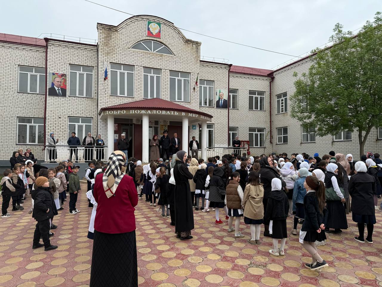 В целях усиления антитеррористической безопасности  в МКОУ «Новочуртахская  СОШ 2» сегодня, 30 апреля прошла учебно – тренировочная эвакуация при угрозе совершения диверсионно- террористических актов, в том числе с использованием беспилотных воздушных суд.